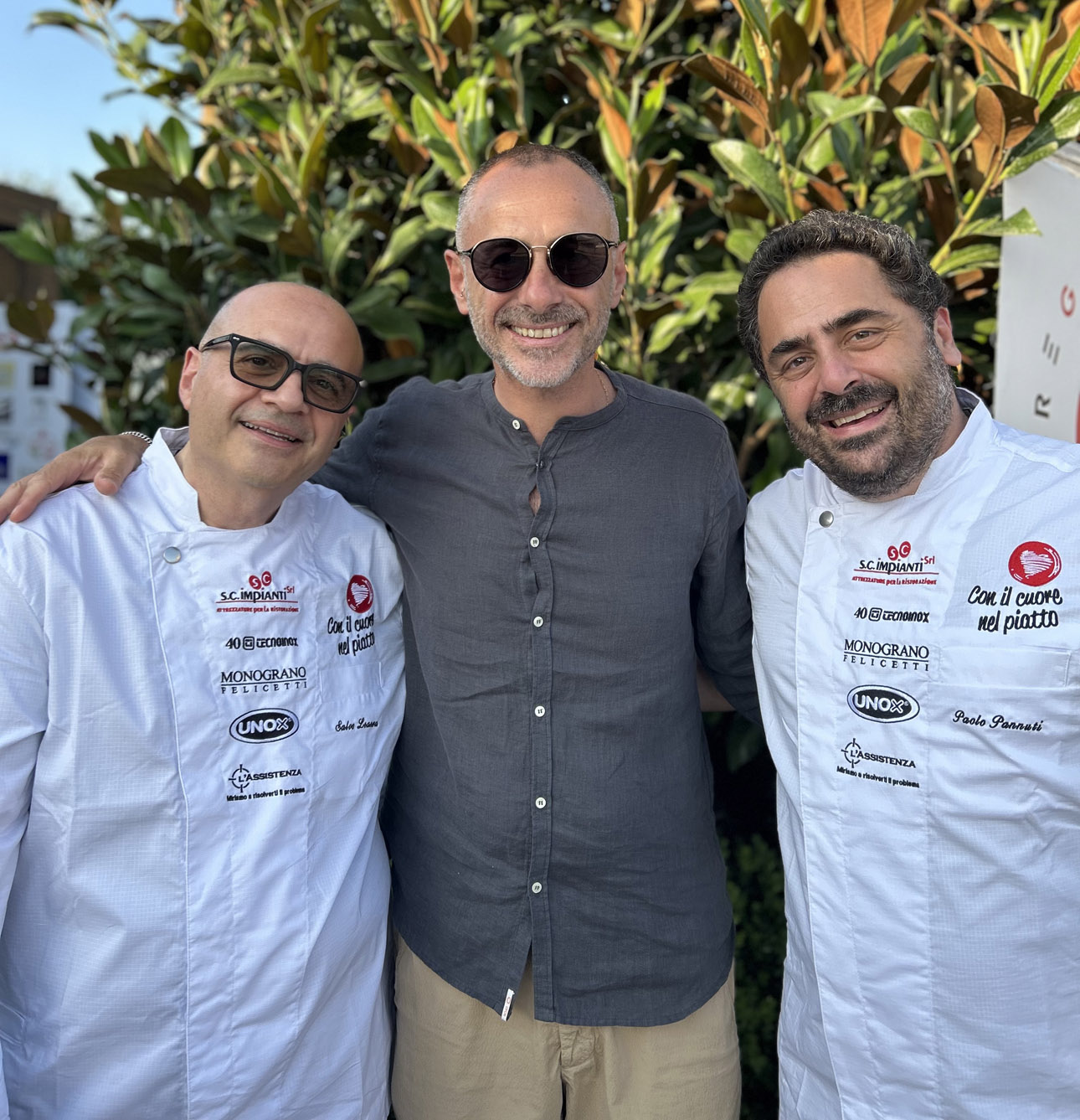 Salvo Leanza e Paolo Pannuti con lo chef stellato Francesco Apreda
